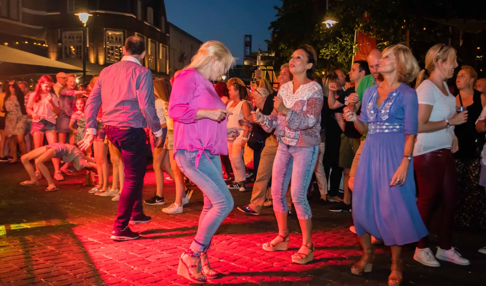 Tijdens festivals, zoals Hilversum Alive, is het idee dat bezoekers betalen met de Gooische Pas.