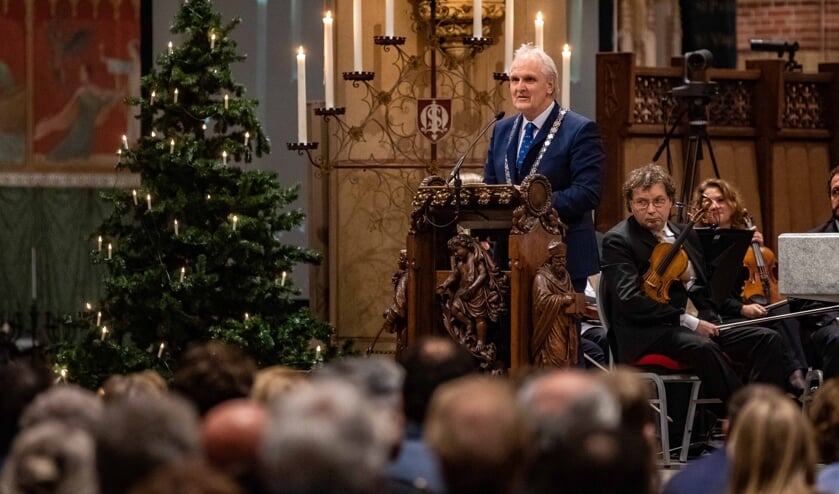 In zijn nieuwjaarstoespraak roept burgemeester Broertjes op 'om het eerlijke gesprek te voeren op basis van feiten'.