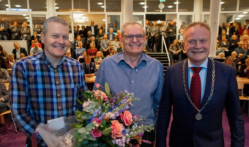 Januari: de gebroeders Bout krijgen het Huizer Insigne na het stoppen van Huizer Courant.