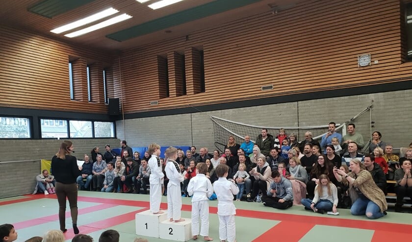 Veel ouders, broertjes en zusjes waren meegekomen om de deelnemers aan te moedigen.