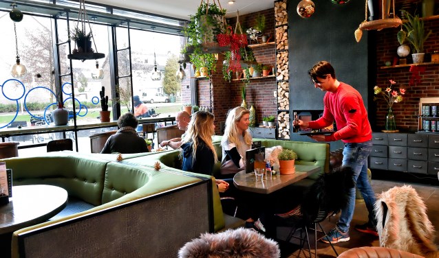 Het terras van Brasserie Drusius.