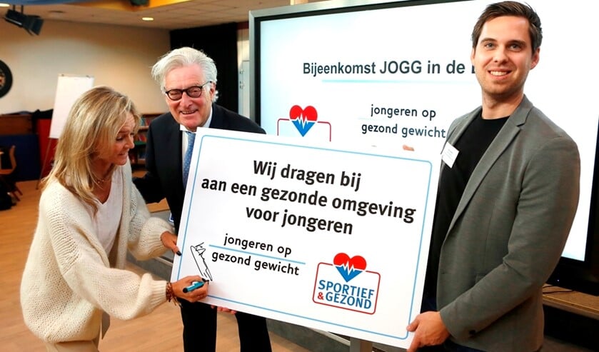 V.l.n.r.: Katja Andreae (Voedingsadviesburo Blaricum), wethouder Gerard Knoop en Nick Scholten (buurtsportcoach).