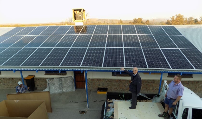 Aanleg zonnepanelen op school en kindertehuis in Friersdale.