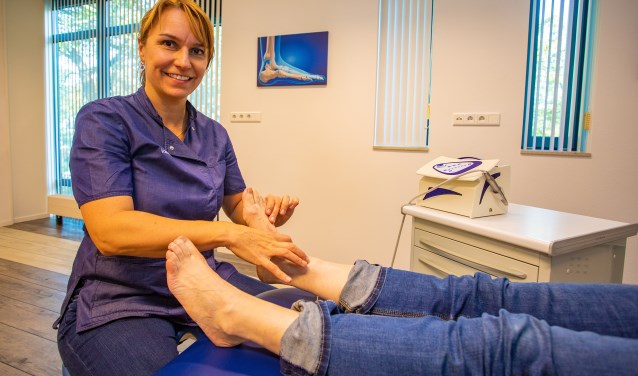 Femke van Langeveld adviseert om niet met voetklachten te blijven doorlopen.