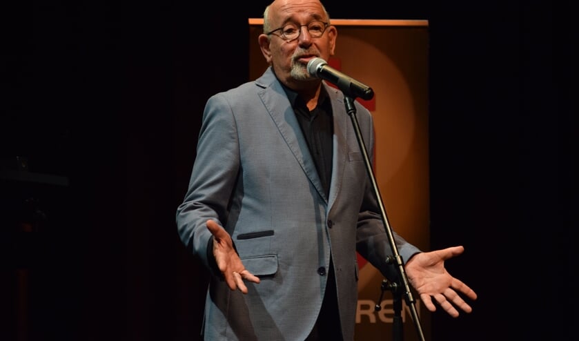 Runderkamp zong zing in Delft naar de volgende ronde en werd daarbij begeleid door artistiek leider en pianist Kees van Zantwijk.