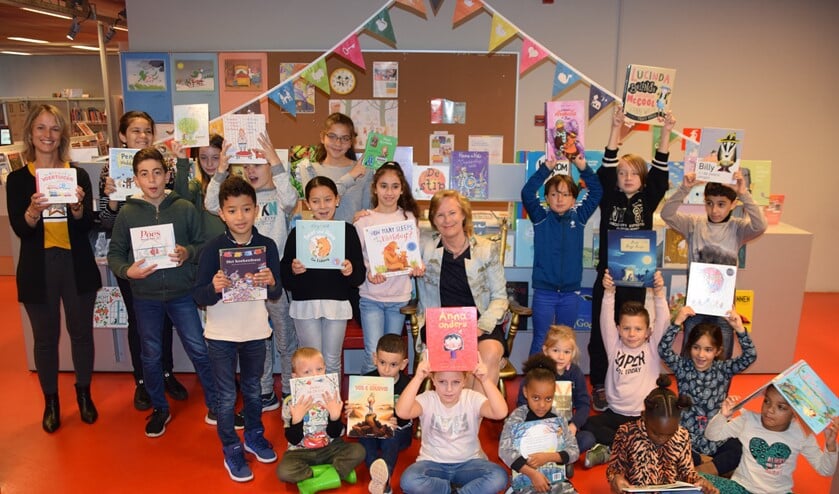 De leerlingen van de Kamperfoelieschool kregen vandaag hun gratis bibliotheekpas.