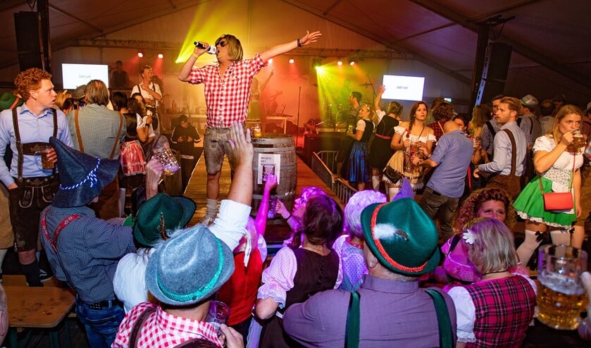 Een feesttent vol is géén veilige optie met het nog rondwarend coronvirus.