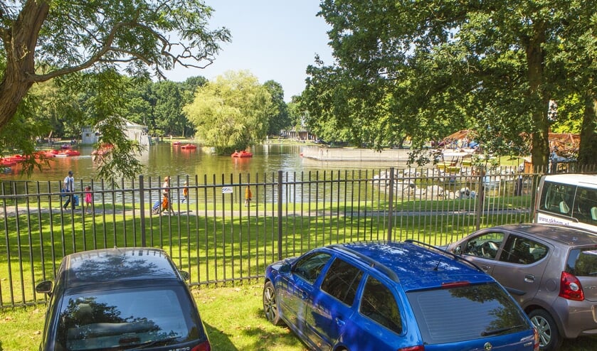 Parkeren blijft een heikel punt voor omwonenden en natuurverenigingen. Opofferen van bos voor parkeren is voor hen onverteerbaar.
