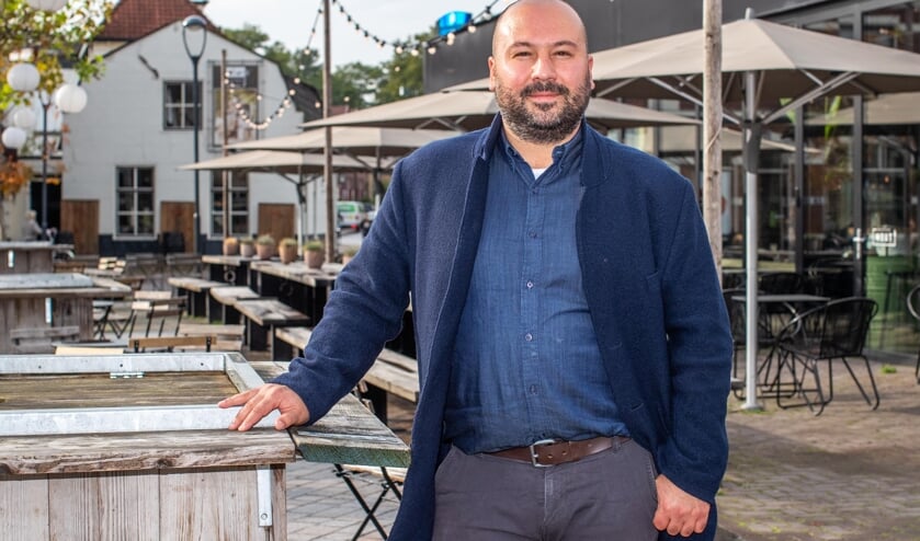 Hakan Koç wil dat de gemeente beleid maakt voor trouwstoeten.