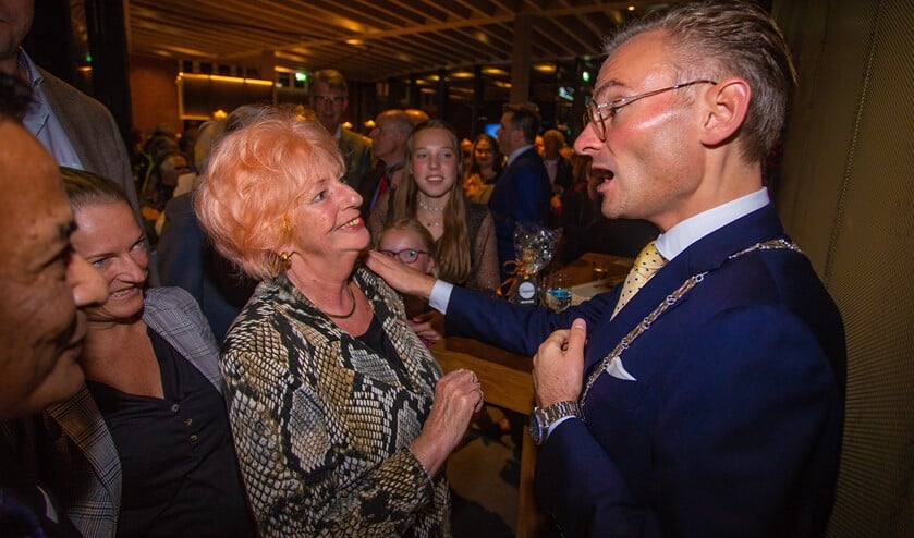 Kunstenares Marjolein Schiffers knoopte maar graag een praatje aan met 'haar' nieuwe burgervader.