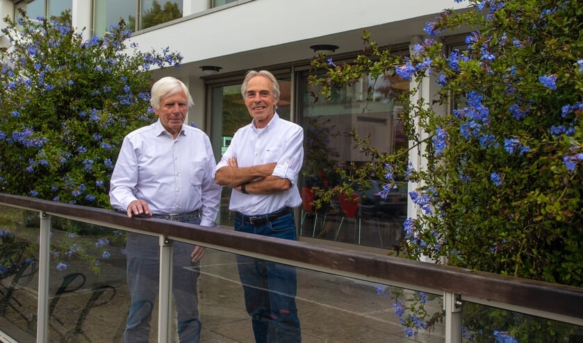 Jan Stroband en Ben de Veth organiseren de markt op het gemeentehuis in Bussum.