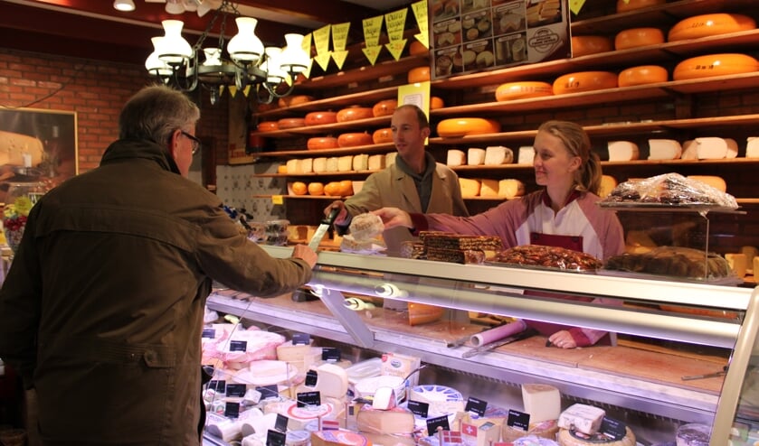 Broer en zus Dorus en Joline Pronk openen de winkel voortaan ook op woensdag.