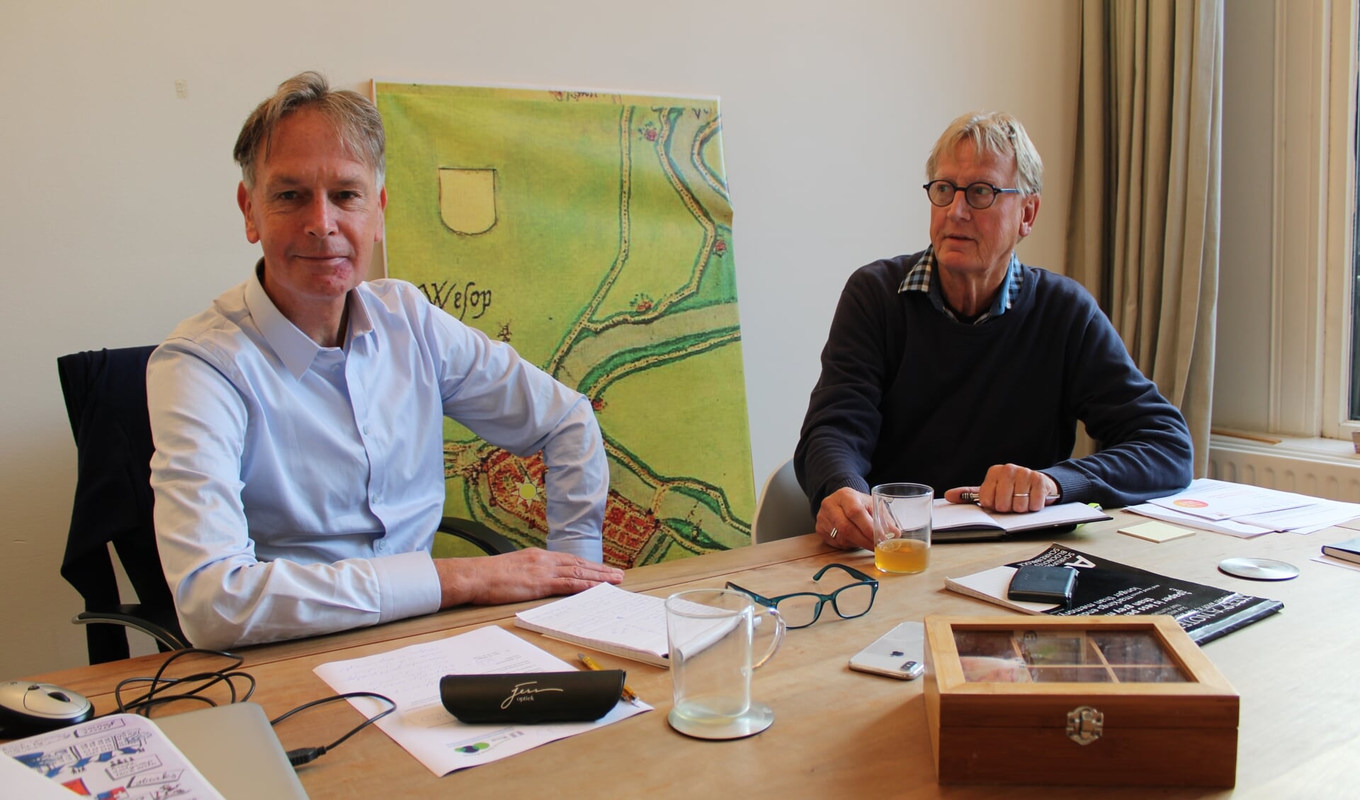 Hans Blaauwbroek en Nico Pronk van de Adviesraad vinden dat de Amsterdamse regels voor minima gunstig uitvallen