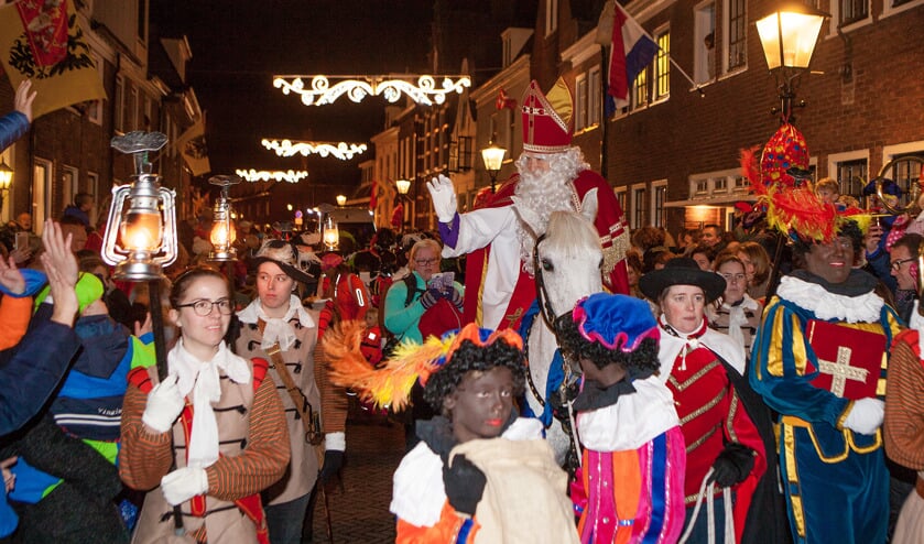 Ieder jaar de geweldige Sint, heel veel publiek, Pieten en gezelligheid.