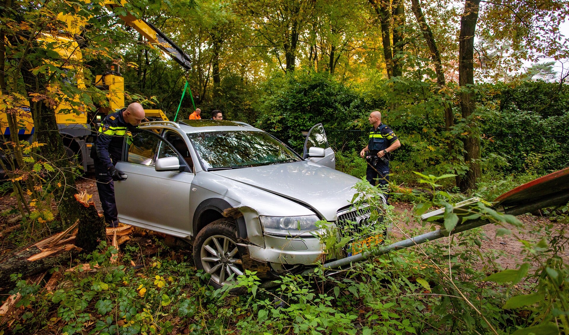 De Litouwer 'parkeerde' vorig jaar zijn auto tegen een boom en paal.