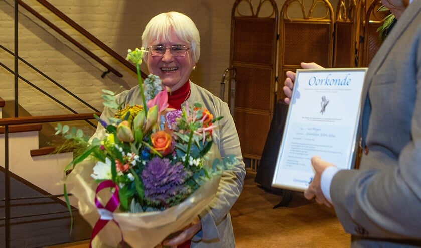 Wendy van Noppen is blij verrast met het Huizer Insigne.