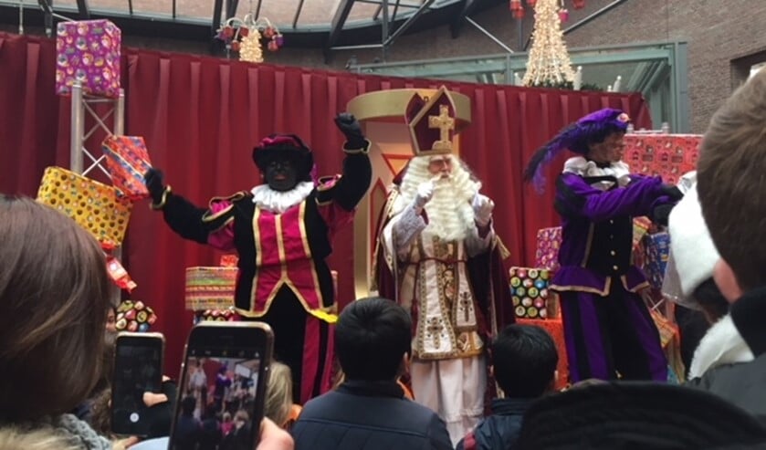 Sinterklaas bezocht ook vorig jaar winkelcentrum Diemerplein.