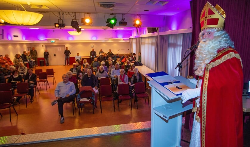 Sinterklaas maakte van de veiling een ware happening.