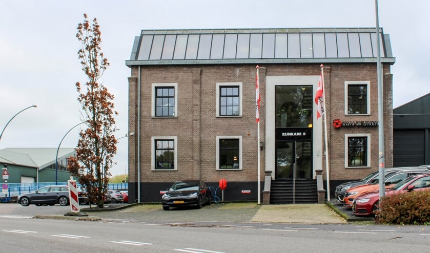 <p>Het voormalige kantoor van Van Wijnen Weesp dat nu Van Wijnen Amsterdam heet. </p>