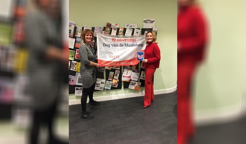 Anneke Bijleveld van de Vrijwilligerscentrale en wethouder Karin van Hunnik.