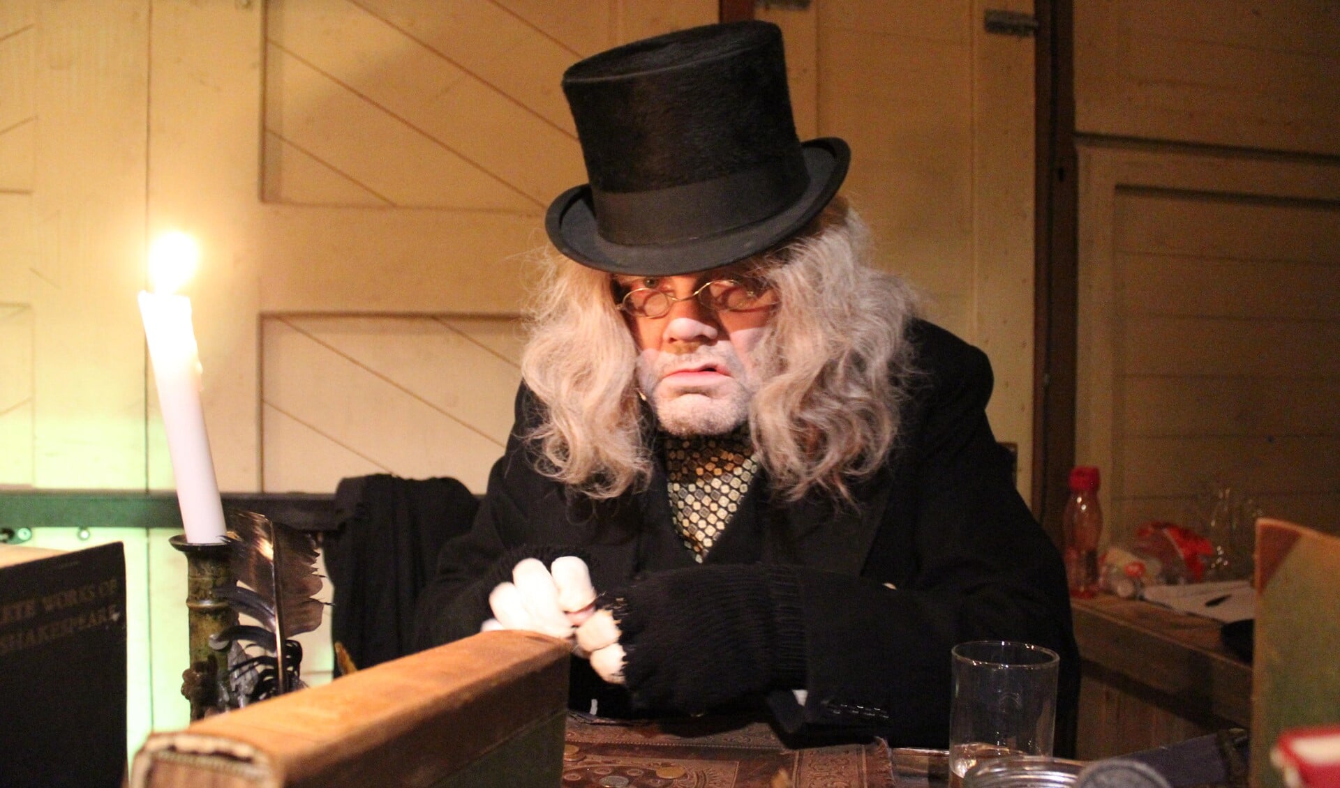 Laarder Gideon Calis speelt op 20 december Ebenezer Scrooge.