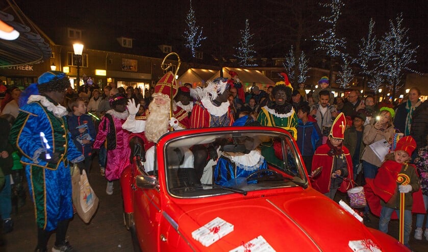 Sinterklaas komt altijd met een bijzonder vervoermiddel naar het Oude Dorp.
