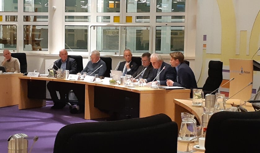 Pieter Broertjes (tweede van rechts) in Huizen om te praten over toekomstige besluitvorming in de Regio Gooi en Vechtstreek.