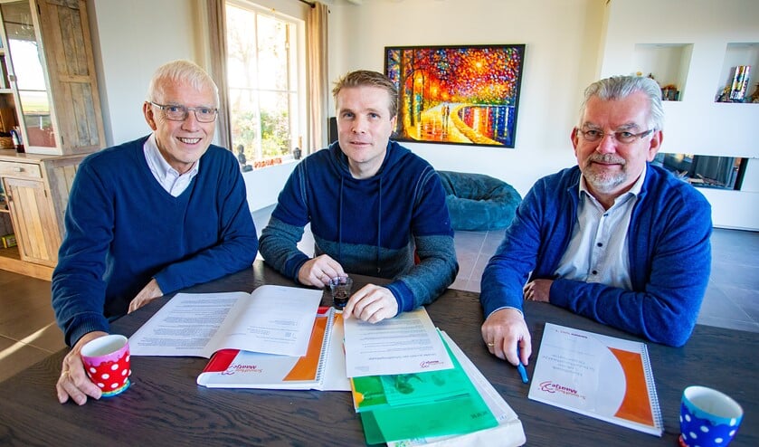 Het bestuur van SchuldHulpMaatje Eemnes. V.l.n.r.: Frans Hagens - secretaris, Michiel Thuijs - voorzitter, Bert Visser - penningmeester.