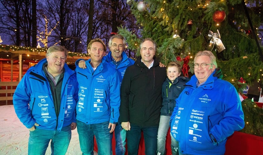 Sponsor Alfred Molenkamp met de ijsmeesters.