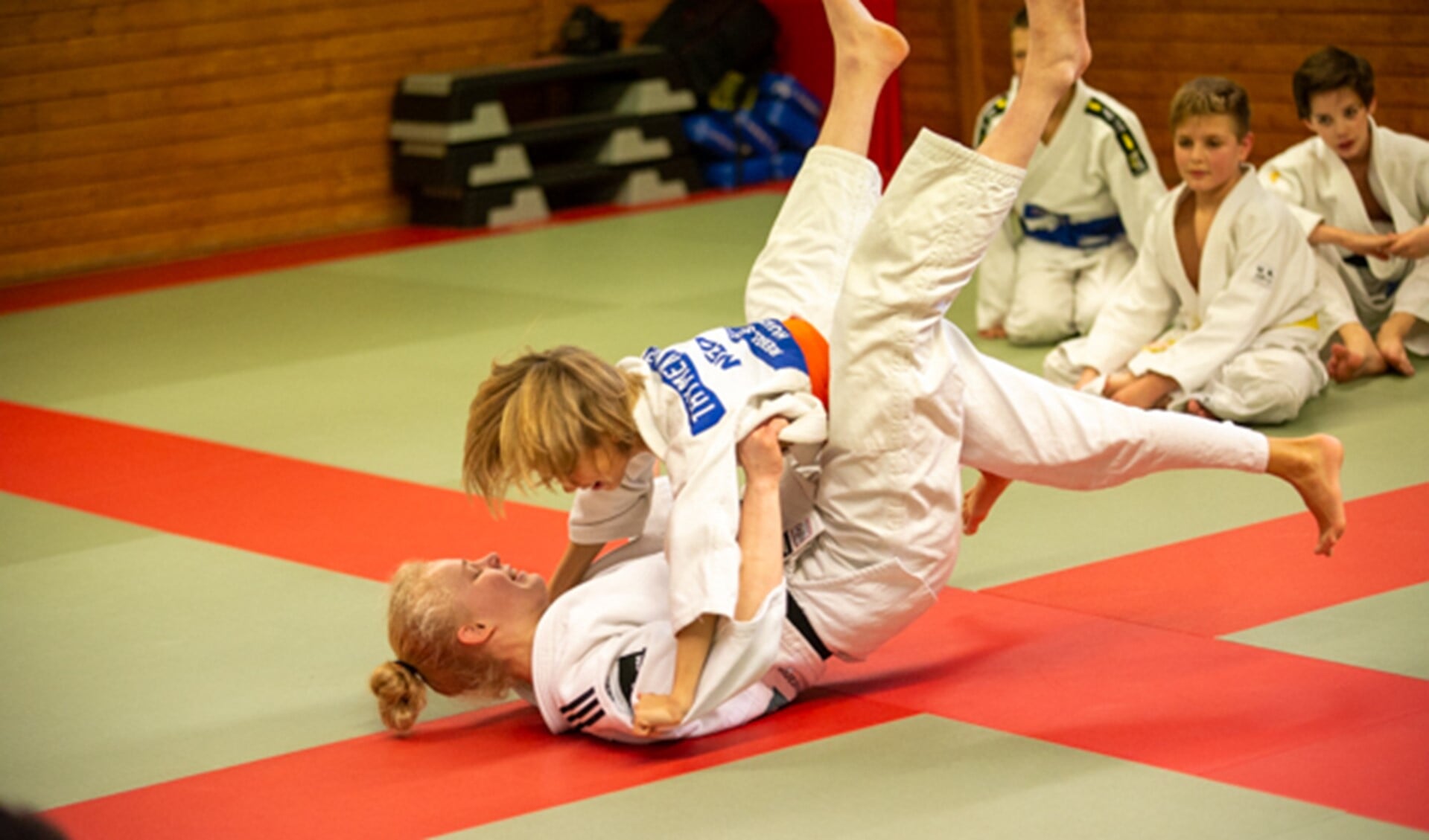 Nadiah door haar vader Marco Krachten gefotografeerd bij een toernooi van jonge judoka's bij Rebelsport.