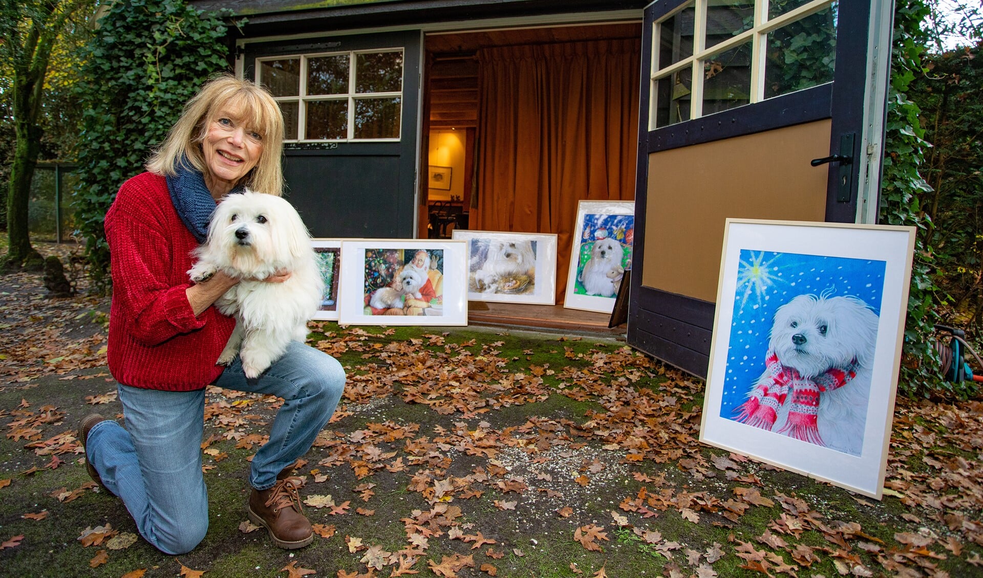De Larense kunstenares Annemarie Bitter is gek op haar hondje Doortje. 