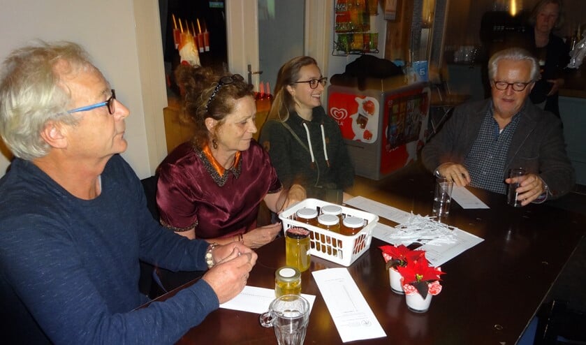 Tijdens de keuringsavond van de VVBN, afdeling Laren-Blaricum.