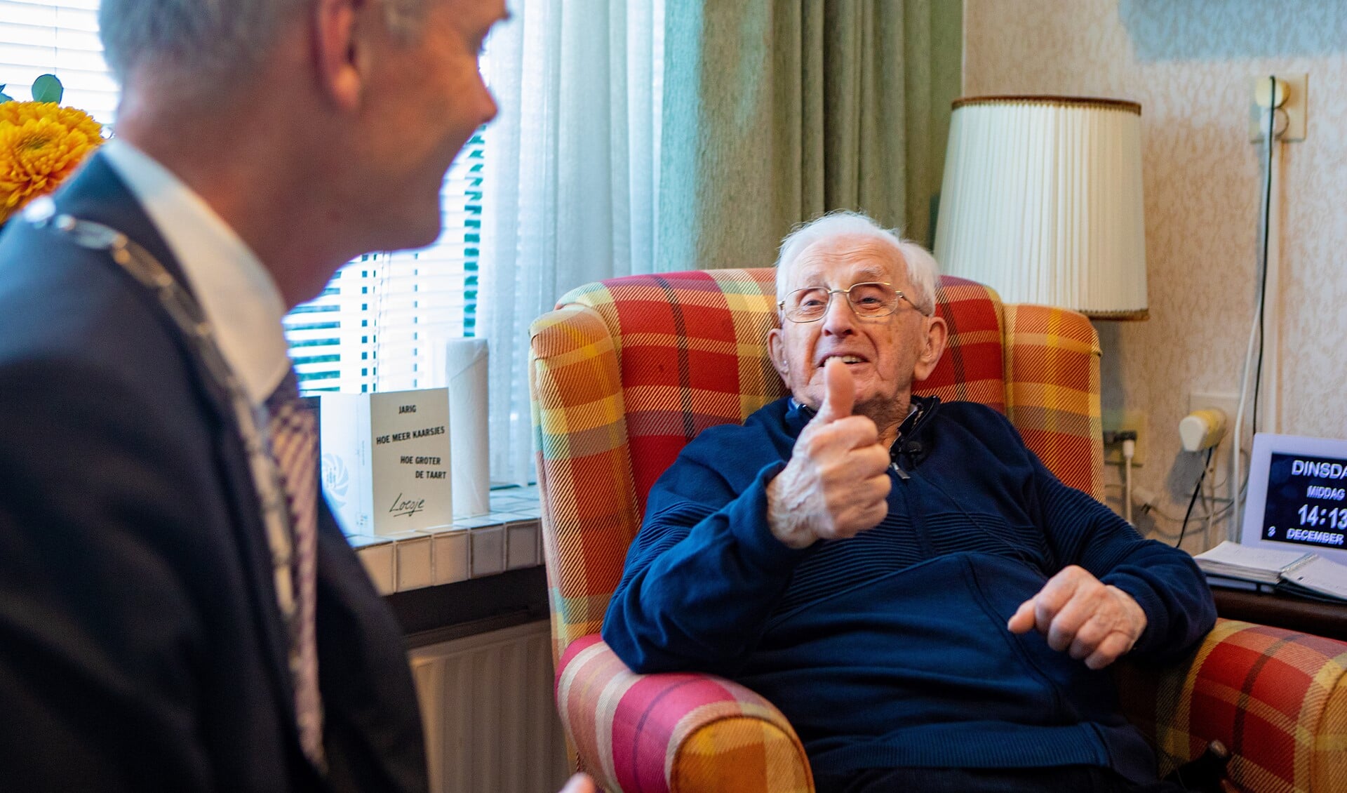 Jan Nijmanting woont met hulp nog steeds zelfstandig, ook al is hij vandaag 103 geworden.