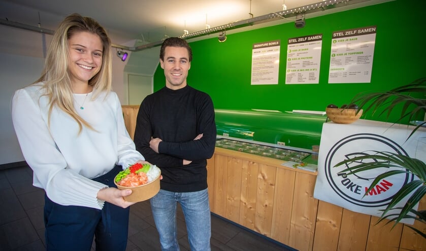 Bedrijfsleider Lotte Blanken en eigenaar Maurice Verberkt van Poke Man Bussum.
