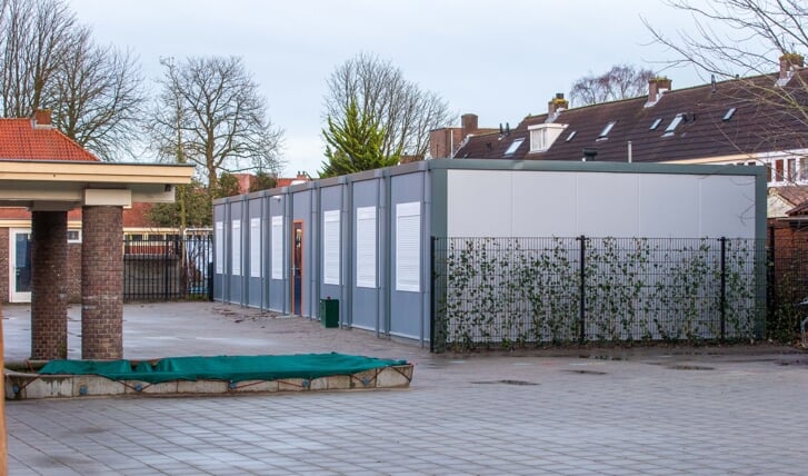 De huidige noodlokalen bij de Lorentzschool aan het Van 't Hoffplein.