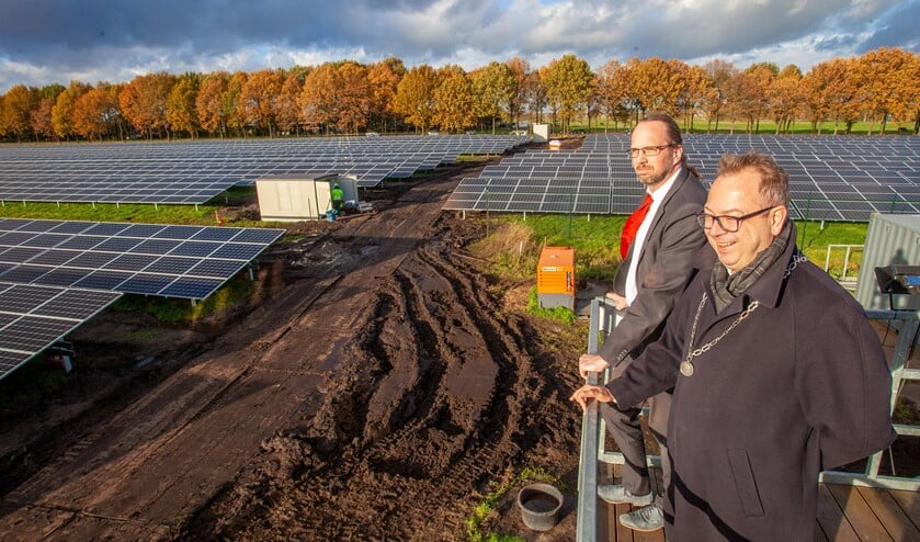 19.000 zonnepanelen vormen sinds oktober de zonneweide in Eemnes.