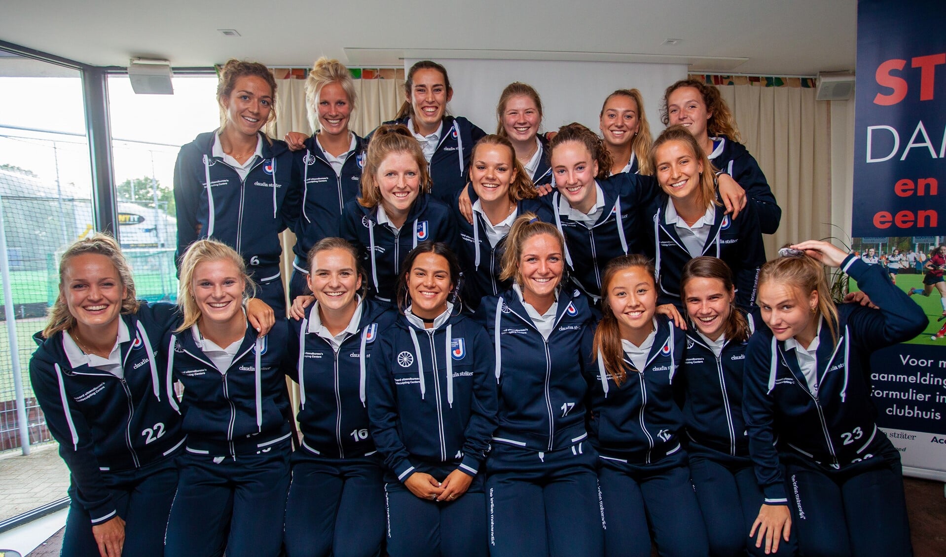 Het eerste damesteam van de Huizer Hockey Club neemt na het seizoen afscheid van trainer Boaz Janssen.
