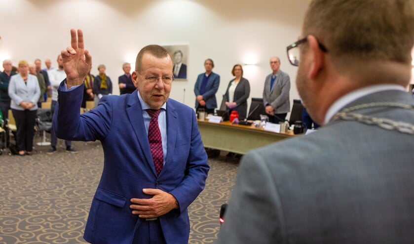 Theo Reijn legt de eed af.