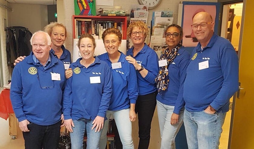Leden van Rotary Diemen in 't Kruidvat.