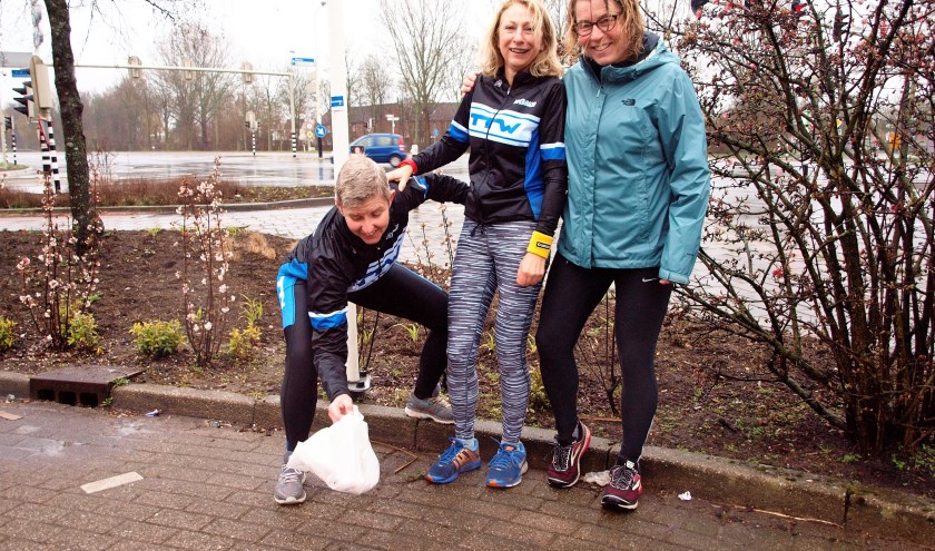 Carla, Pita en Andrea dagen je uit om mee te lopen en op te ruimen.