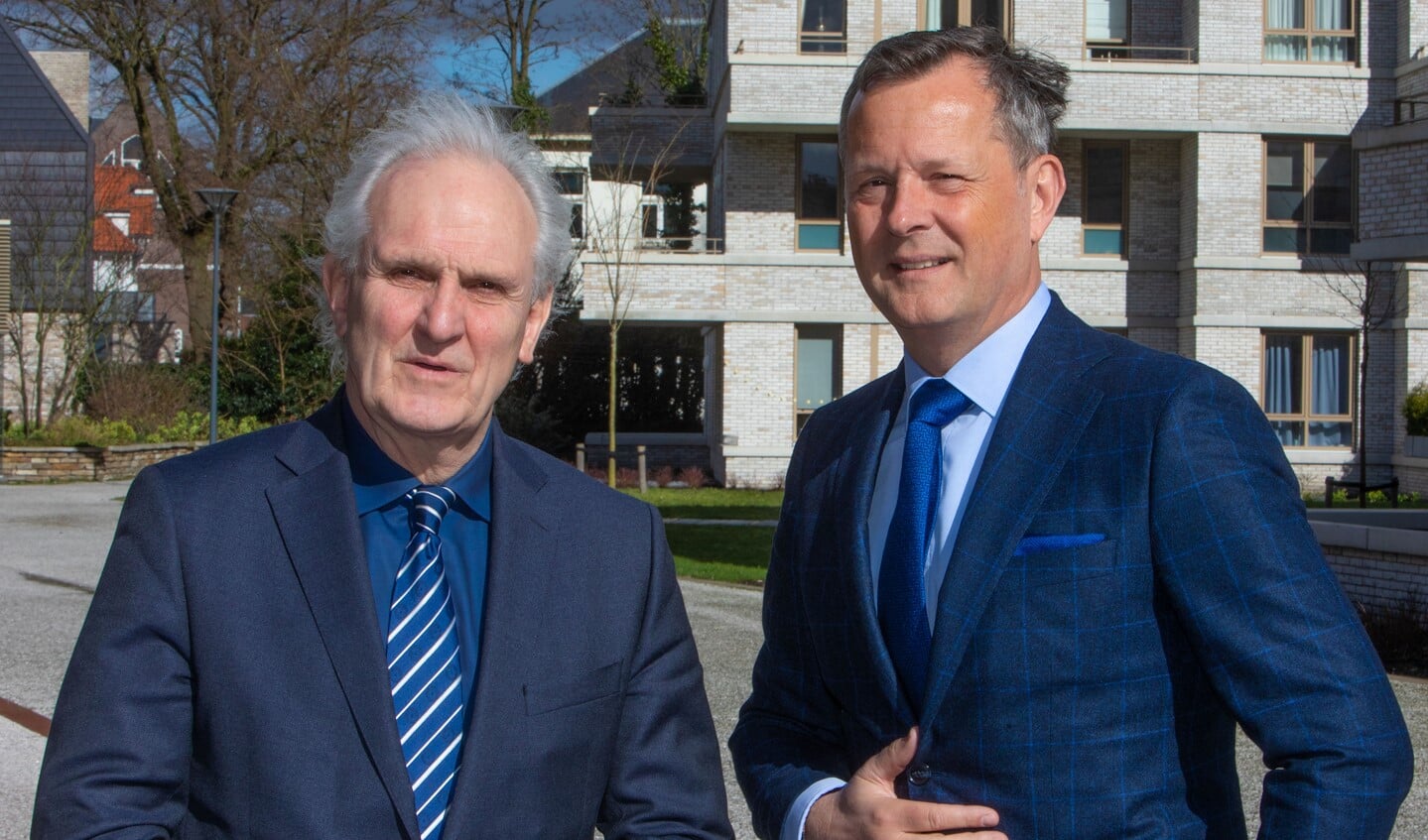 Pieter Broertjes samen met de commissaris van de Koning, Arthur van Dijk.