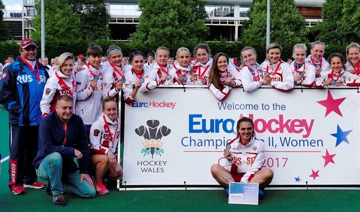 Het Russisch dameshockeyteam komt naar Huizen voor een oefenwedstrijd.