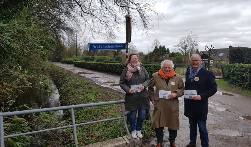 Bert Barkmeijer (m) samen met Peter Smit (lijsttrekker VVD Waterschap AGV) en Marjolein Groot Koerkamp-Kappert.