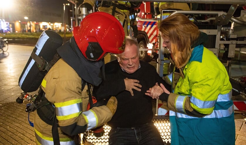 Burgemeester Sicko Heldoorn speelde bij de oefening een slachtoffer.