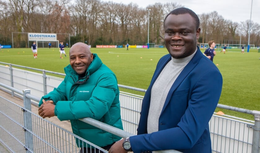 Assistent Guus Uhlenbeek en hoofddtrainer Kwadjo Boateng langs de lijn bij BFC.