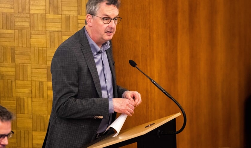 Volgens D66'er Jaarsma haalt de wethouder trucs uit om de Kadernota sluitend te krijgen.
