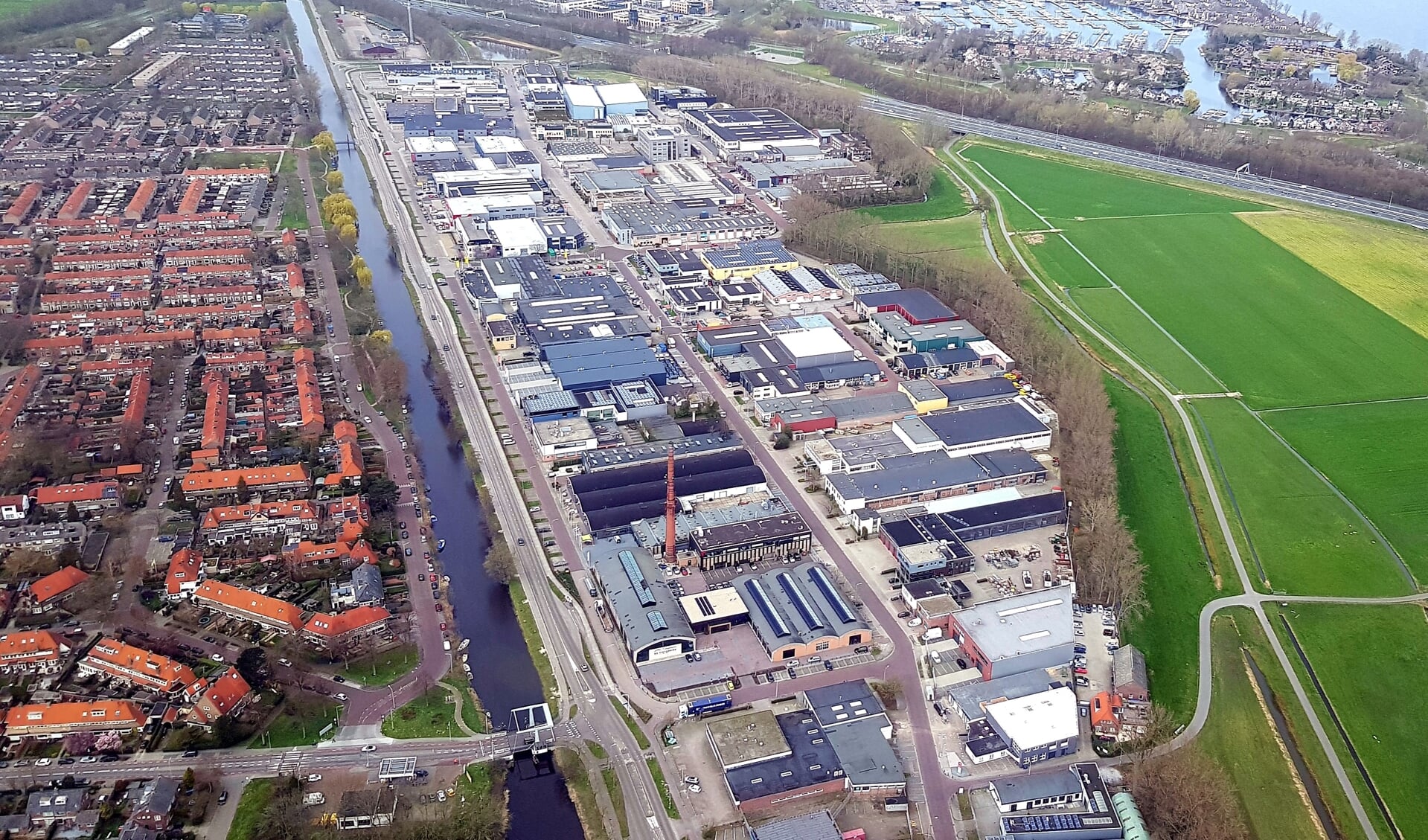 Bedrijventerrein Gooimeer Zuid vanuit de lucht.