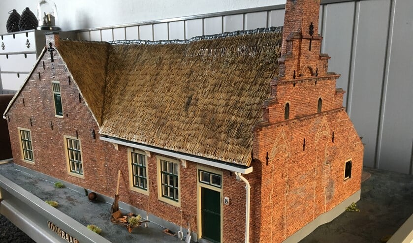 De maquette van Voorbaan 76 speelt een centrale rol tijdens de lezing op de ledenavond.
