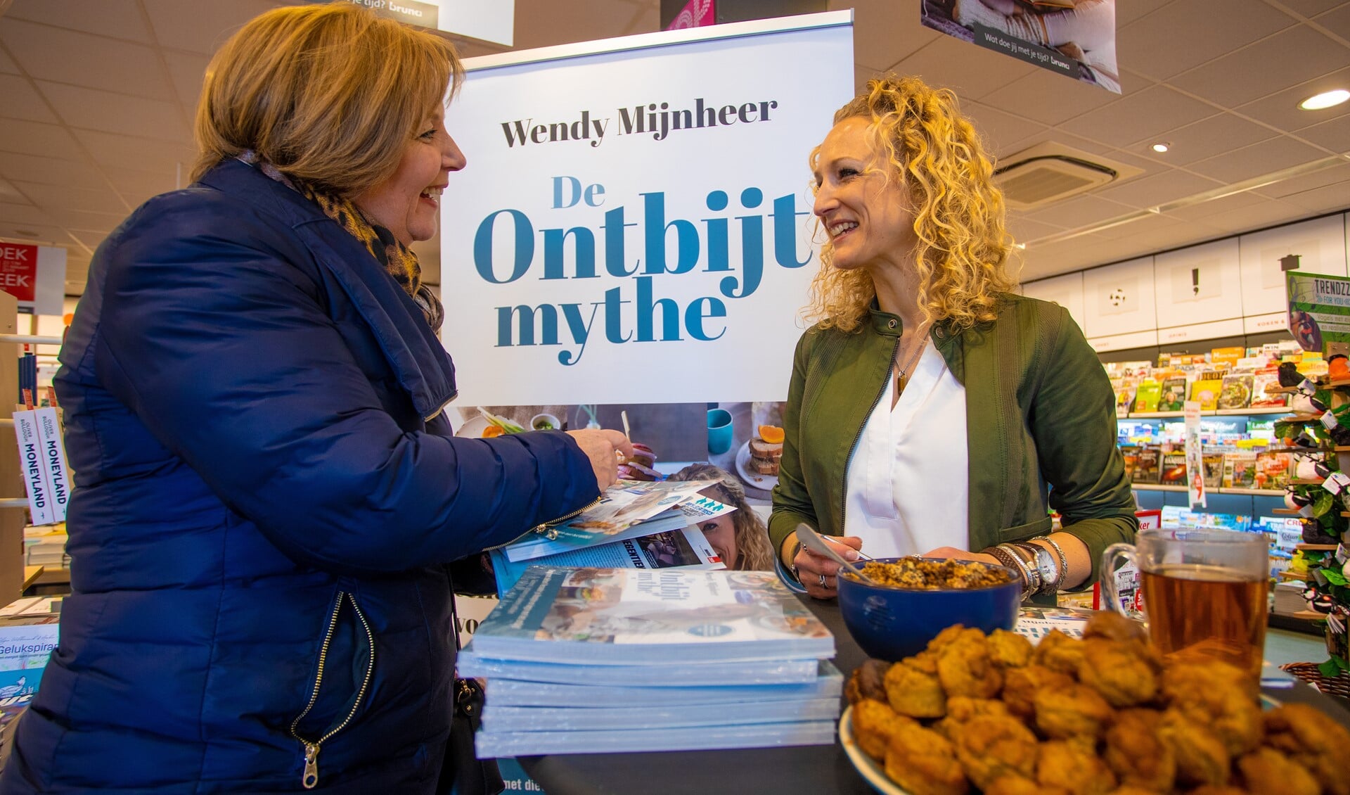 Wendy Mijnheer signeerde haar eerste boek bij Bruna Huizen.