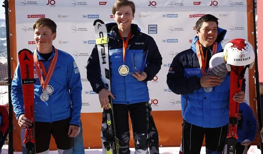 Derek (l) met zijn zilveren medailles.